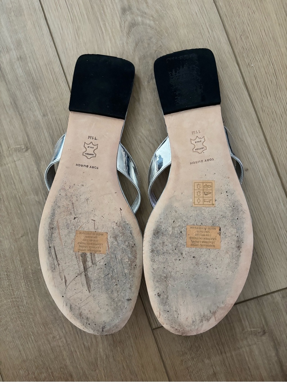 Tory Burch Metallic Silver Women's Thong Sandals Size 11 - Picture 4 of 7